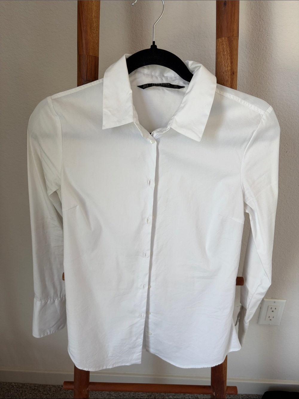 Zara White Classic Collar Button-Up Shirt